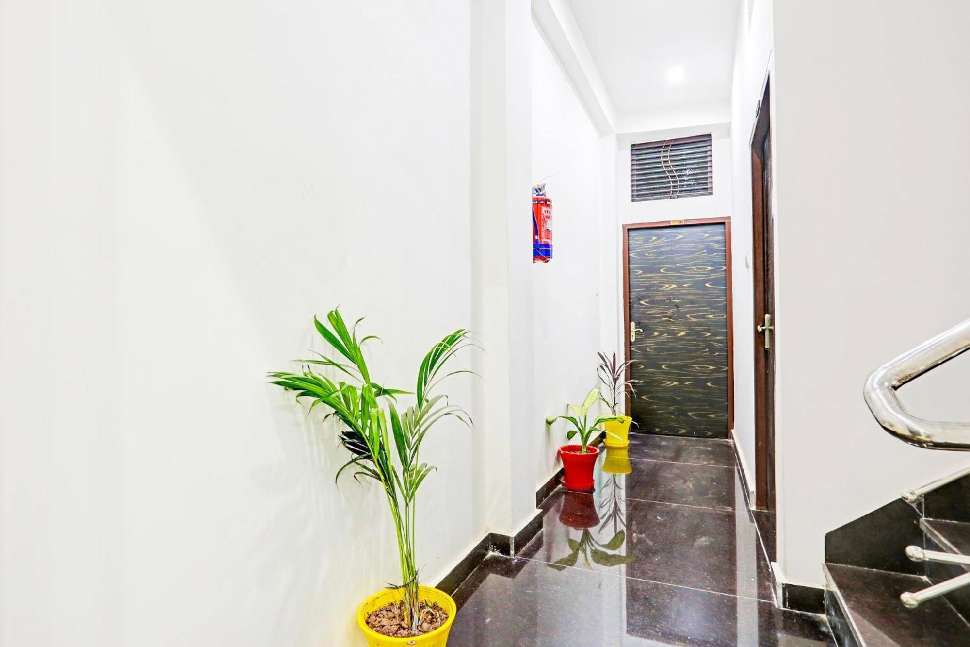 Hotel O The Maruti Paying Guest House Benares Buitenkant foto