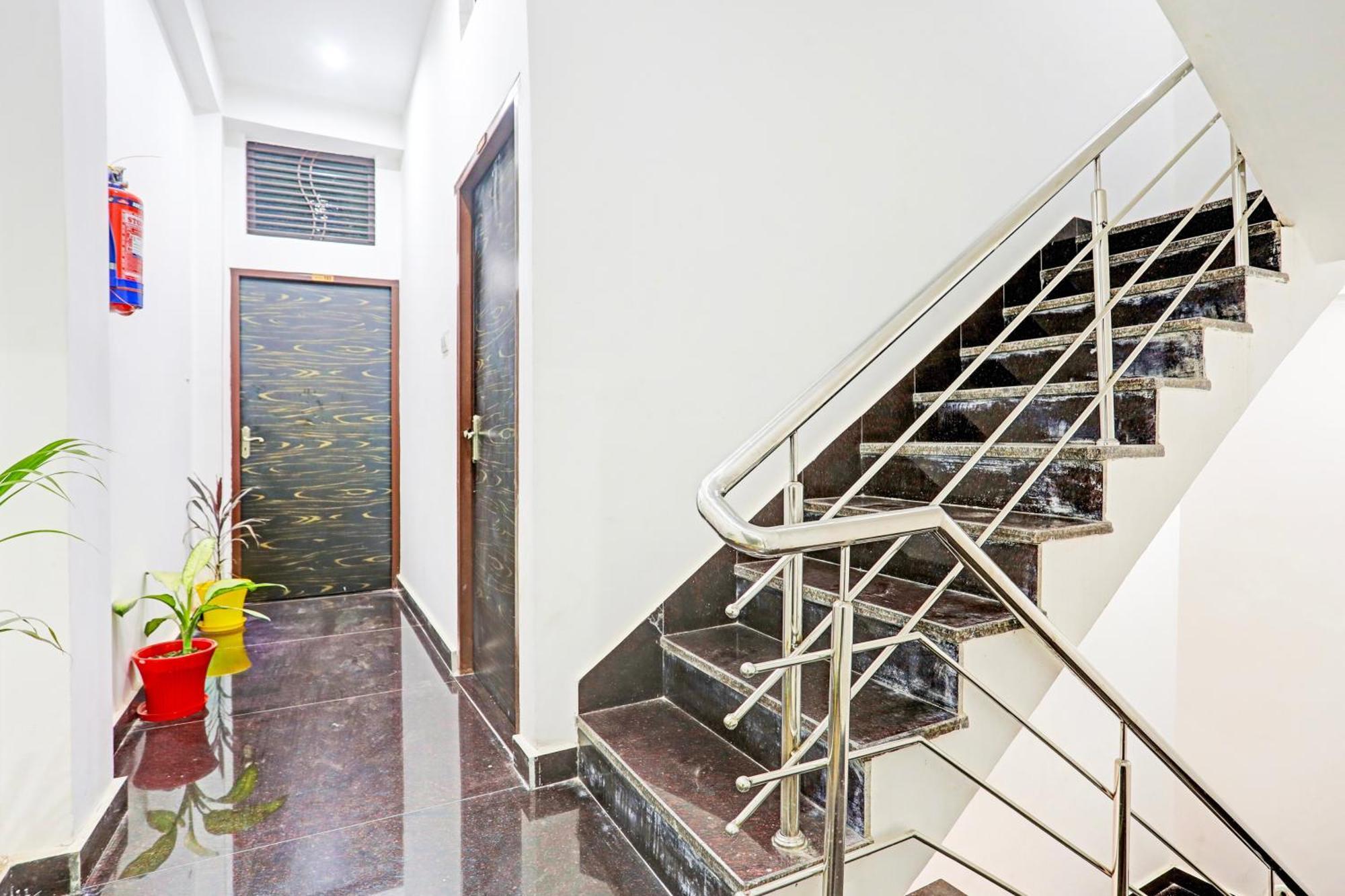 Hotel O The Maruti Paying Guest House Benares Buitenkant foto